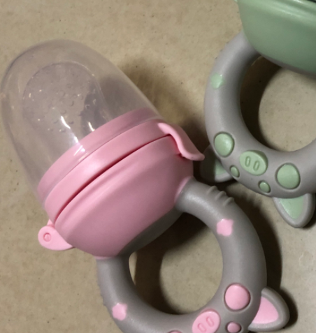 Safe Baby Fruit Feeder: BPA-Free & Easy to Clean - MAMTASTIC